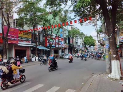 Nguyên căn mặt tiền 150m2 đường Quang Trung