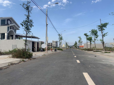 BÁN ĐẤT: KDC THẠCH BÍCH HƯỚNG ĐÔNG GẦN CÔNG VIÊN THÔNG RA UBND XÃ TỊNH ẤN TÂY