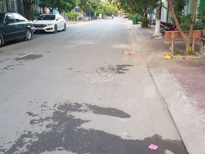 Bán đất mặt tiền Quang Trung 586m2 khu sầm uất