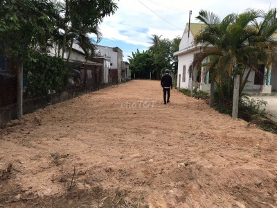 Đất Đức Nhuận gần sát Quốc lộ !!!