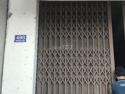 Cho thuê nhà mặt tiền quốc lộ, đối diện trường cấp 3