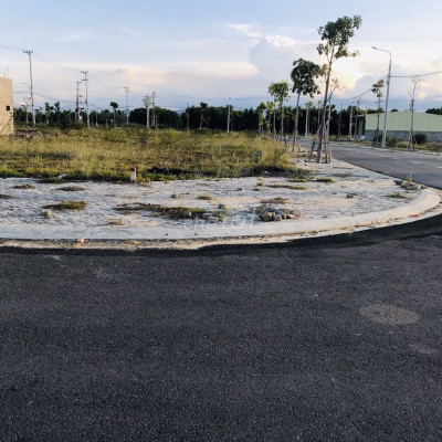 Bán lô góc 2 mặt tiền đường 13m, đã có sổ