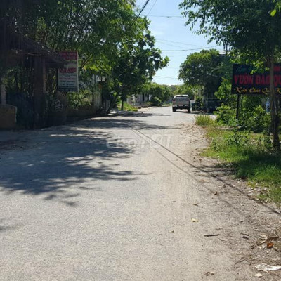 Lô đất đối diện quán nhậu Vườn Đào TT La Hà.