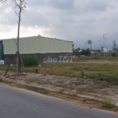 Đất đối diện UBND Nghĩa Đền 100m2 vuông vức