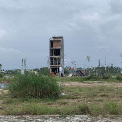 Ra lô đất chính chủ 100m2 nhìn ra đường lớn 20m