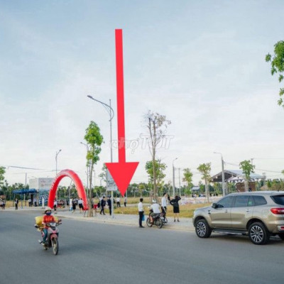 lô góc 2 mặt tiền ngã tư 214m2  9.7x22