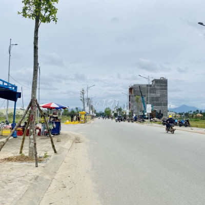 bán lô mt đg NCP, trung tâm TP, gần công viên, chợ