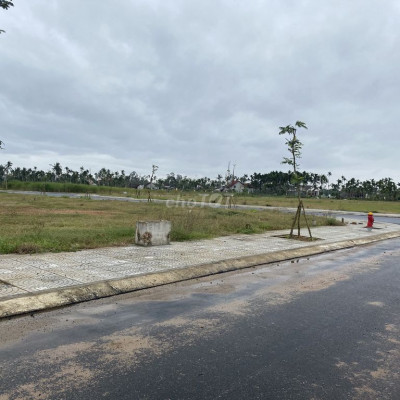 Đất sát quốc lộ và trung tâm hành chính Quảng Ngãi