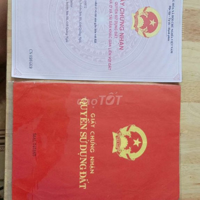 đất nằm ngay mặt tiền đường. gần chợ. trạm y tế.