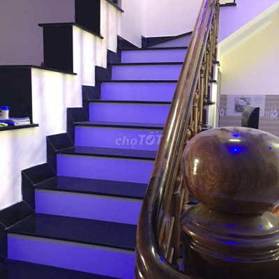 Nhà 2 tầng 150m2 mặt tiền Ng Công Phương, QNgãi