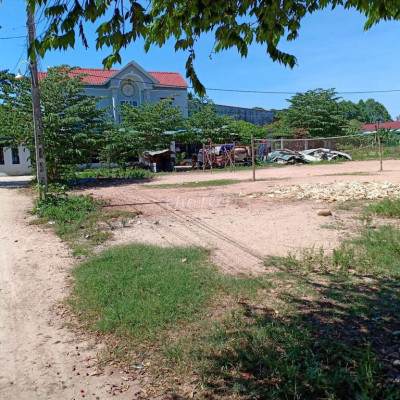 Bán lô đất sát ủy ban Tịnh Sơn, đường oto thoa mái