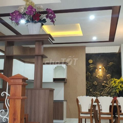 NHÀ 3 TẦNG 70m2,LÊ LỢI , NGAY KS TRUNG TÂM QNGAI