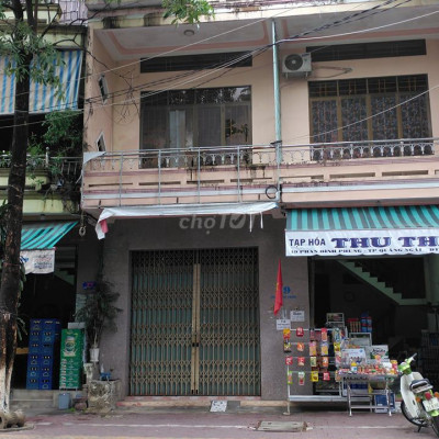 Nhà kinh doanh buôn bán, có sân thượng,nhiều phòng
