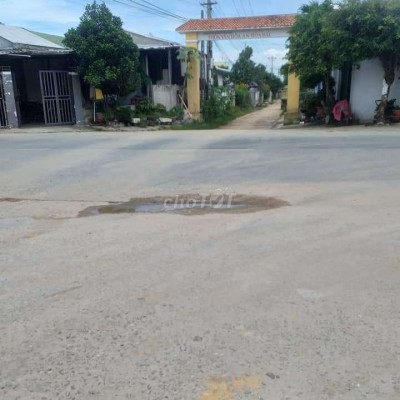 Bán đất mặt tiền