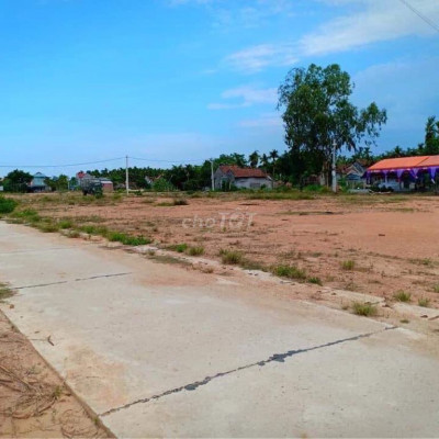 Lô góc 144m2 gần UBND Tịnh Sơn sát QL24B 550 triệu