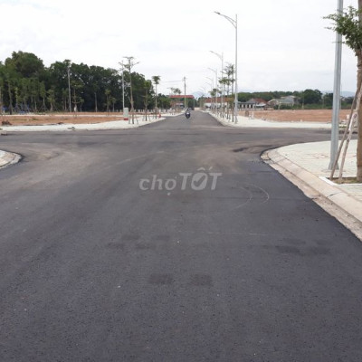 Đất nền bên cạnh Trung tâm Thương Mại Thi Phổ,shr