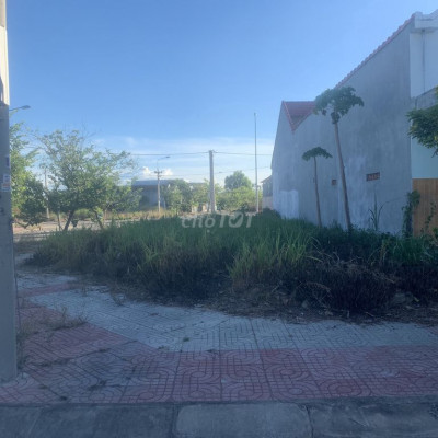 Cần Tiền Bán RẺ Lô Góc 128 M2 Sát Trường MN N.Dũng