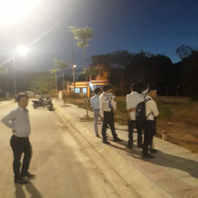 Cần tiên bán nhanh lô măt tiền đg lê thánh tôn QNg