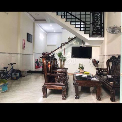 70/ Lê Thánh Tôn. Cạnh VinCom . Trệt 1 Lầu.