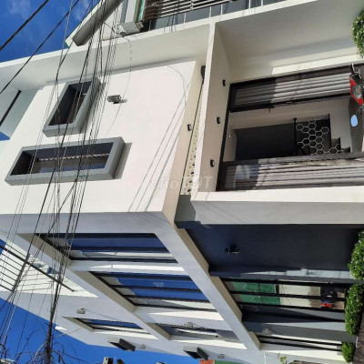 Kẹt tiền bán nhà góc xây để ở hẻm 900 Quang Trung