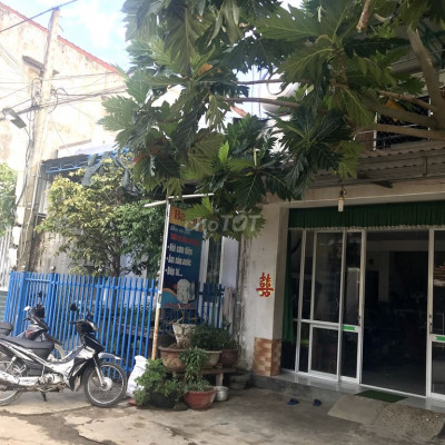 Nhà hai mặt tiền trong chợ đầu mối Tịnh Giang