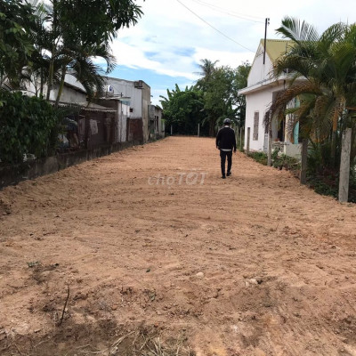 Đất Đức Nhuận gần sát Quốc lộ !!!