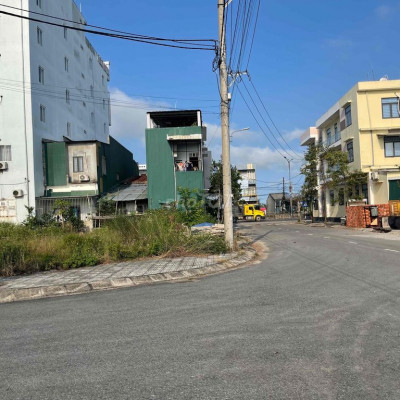 Lô góc 2 MT 9x20m TT La Hà đối diện UBH Tư Nghĩa