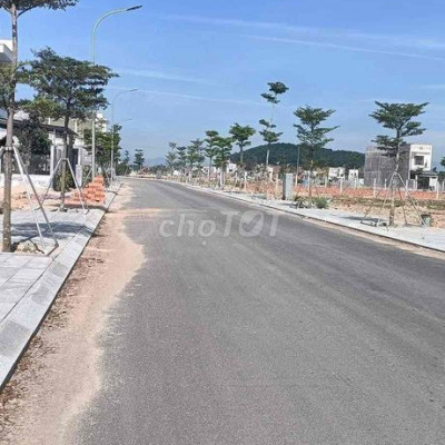 Cho thuê mặt bằng 200m2 view hồ lớn tại KDC 577