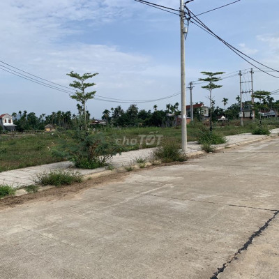 Lô góc view công viên TT Sông Vệ, Giá 990tr Sẵn Sổ