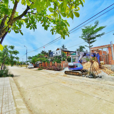 2 lô LK đối diện công viên, trong khu TTHC Xã