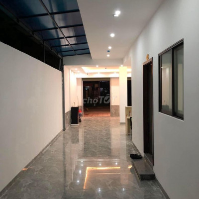 Khách sạn cao câp 5 tầng 23 phòng Vip khu VSIP