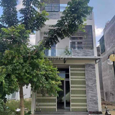 Bán nhà 3 tầng khu dân cư gần Vincom Q Ngãi