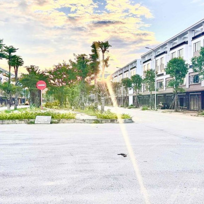 Lô góc đẹp thuôc đô thị TTTP Quảng Ngãi đường 24m