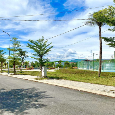 View công viên thoáng mát, thích hợp xây nhà ở