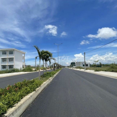 Mặt tiền đường 32m KDC Sông Vệ giá cực sốc