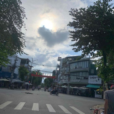 Nhà Mặt Tiền Trung Tâm TpQngai