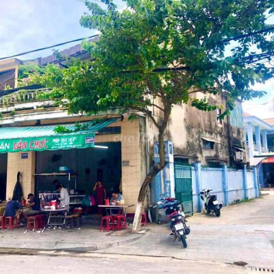 Bán nhà mặt tiền chợ TP