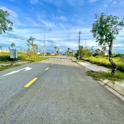 Đất đường Đặng Thùy Trâm La Hà Quảng Ngãi, sổ đỏ