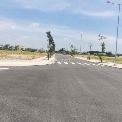 Bán đất mặt tiền đường 13m5 bên cạnh quảng trường