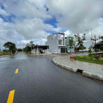 Lô đất đối diện quảng trường. hỗ trợ lãi suất 0%