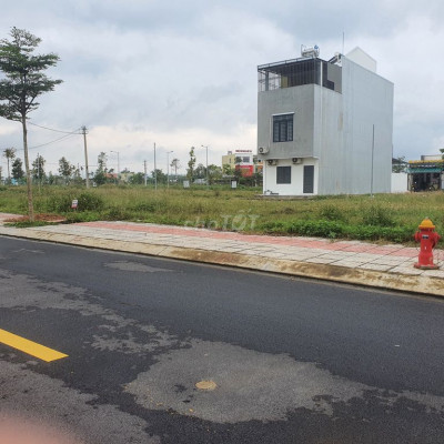 Lô đất 102m2 đối diện trường THCS, TT La Hà