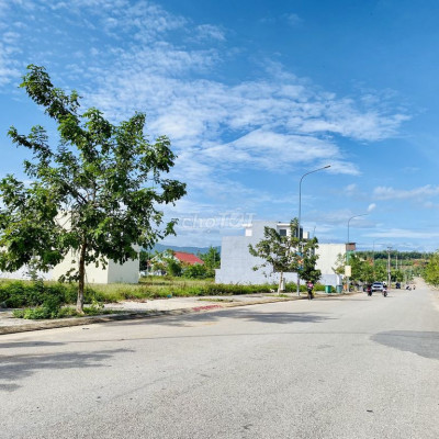 Cho thuê 462m2-662m2 mặt tiềnQL1A TT Mộ Đức Q.Ngãi