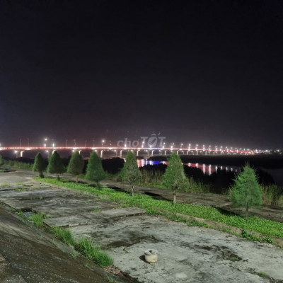 Nhà gần cầu Thạch Bích