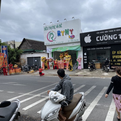 Nhà đang kinh doanh điện thoại