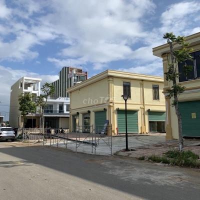 Nhà phố đối diện chợ Huyện vừa ở vừa kinh doanh