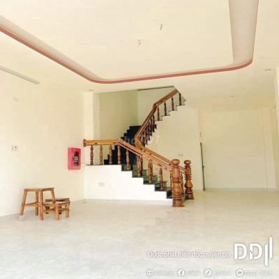 BÁN NHÀ MỚI XÂY SÁT CHỢ ĐẦU MỐI HUYỆN