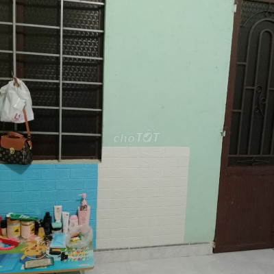 Tìm nữ ở chung phòng