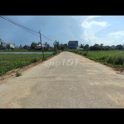 Bán lỗ lô đất 400m2 mặt đường bê tông