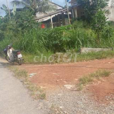 Đất 2 mặt tiền. Đường cầu dài chạy lên hanh nhân