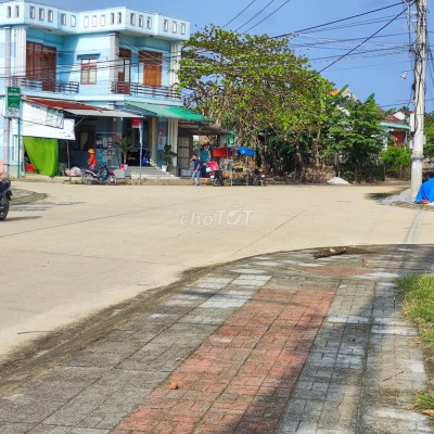 Bán lô góc 2 mặt tiền ngay ủy ban xã Bình Dương